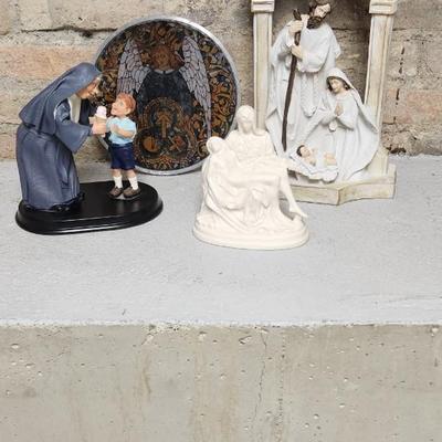 Sale Photo Thumbnail #450: Nice lot of faith based decor