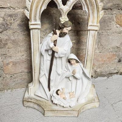 Sale Photo Thumbnail #460: Nice lot of faith based decor