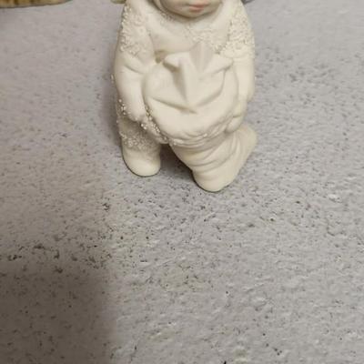 Sale Photo Thumbnail #662: Angels and Nativity pieces