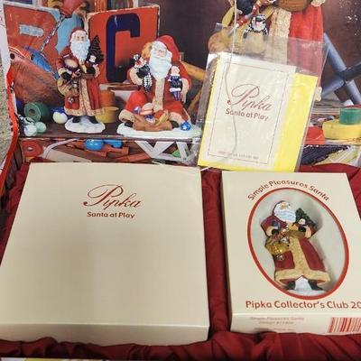 Sale Photo Thumbnail #783: Pipka collectors club figurine, ornament and box for both 2005 and 2006