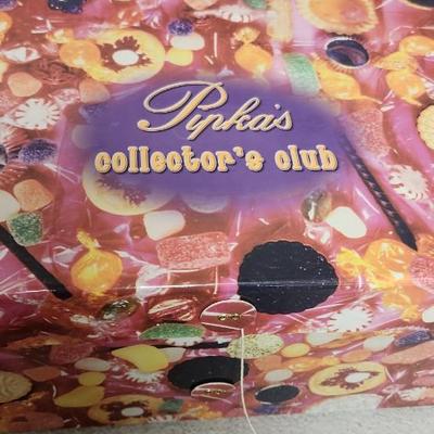 Sale Photo Thumbnail #781: Pipka collectors club figurine, ornament and box for both 2005 and 2006