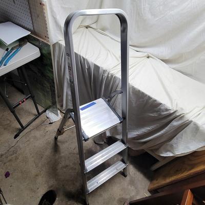 Sale Photo Thumbnail #842: Top step is 30" tall