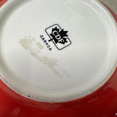 Fun bright colored t-pot!