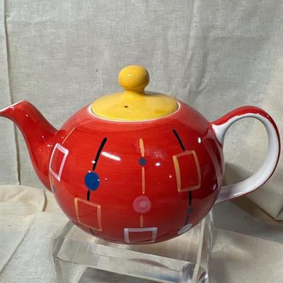 Fun bright colored t-pot!