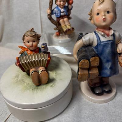 Lot of three Goebel figurines!