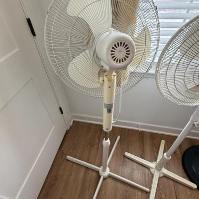 Oscillating fan lot (3)