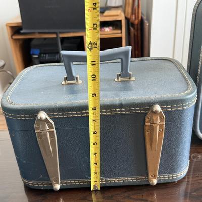Travel Suitcase Lot (7)