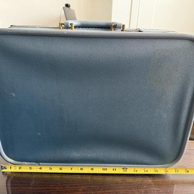 Travel Suitcase Lot (7)