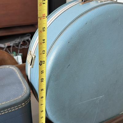 Travel Suitcase Lot (7)