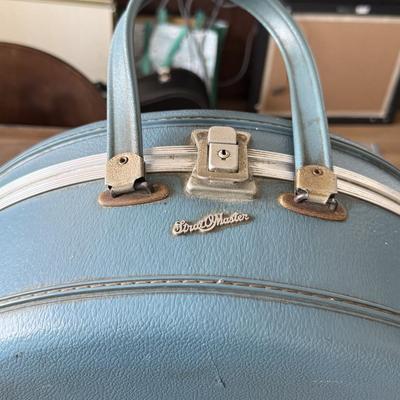 Travel Suitcase Lot (7)