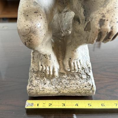 “The Thinker” resign statue