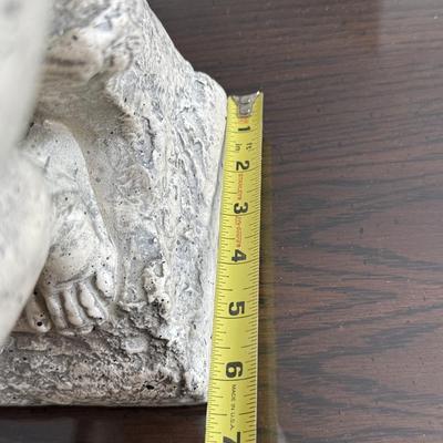 “The Thinker” resign statue