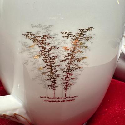 Fukagawa Arita porcelain tea pot