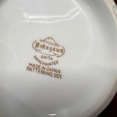 Fukagawa Arita porcelain tea pot