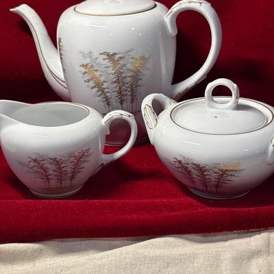 Fukagawa Arita porcelain tea pot