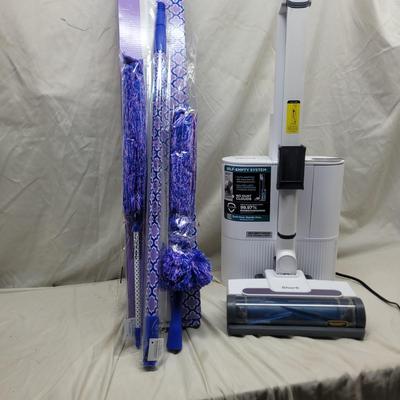 Sale Photo Thumbnail #1048: Vac works and dusters are new