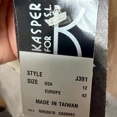 Kasper Women's 2-Piece Tan Suit NWT