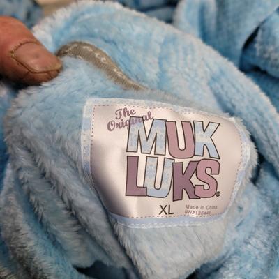 Sale Photo Thumbnail #1069: A split king sheet set gives you an extra fitted sheet and these are the softest pajamas I've ever touched