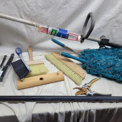 Sale Photo Thumbnail #1115: As pictured! Weedeater has compression