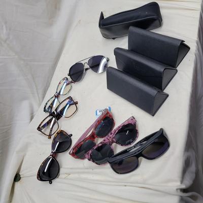 Sale Photo Thumbnail #1172: I would call them women's but there's no judgement on who buys them. All in a case