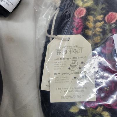 Sale Photo Thumbnail #1199: Gloves are mediums stay warm and show your love