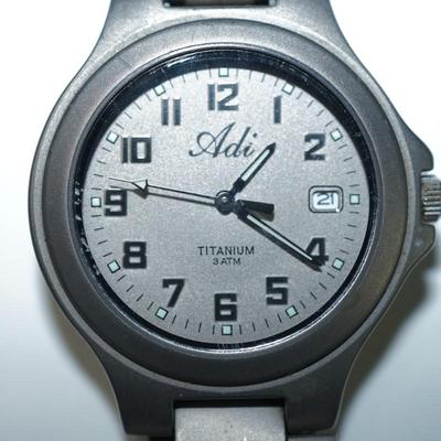 Sale Photo Thumbnail #139: This grouping of three watches is selling as is.
They are nice watches but are not working, They need intricate cleaning, For the person who likes to  repair, restore or for parts this is a very nice buy, 
The band on the Citizen needs a small pin to reat