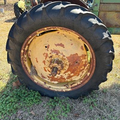 Vintage John Deere 40-V High-Crop Tractor – Model 40-V High-Crop