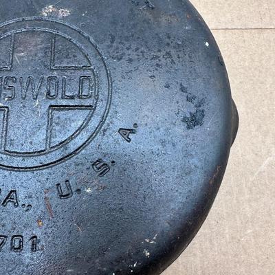 Vintage Griswold Cast Iron Skillet #7 – Large Block Logo – Erie, PA – No. 701