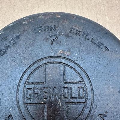Vintage Griswold Cast Iron Skillet #7 – Large Block Logo – Erie, PA – No. 701