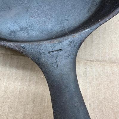 Vintage Griswold Cast Iron Skillet #7 – Large Block Logo – Erie, PA – No. 701