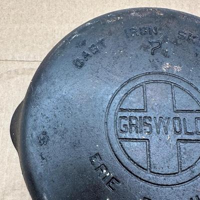 Vintage Griswold Cast Iron Skillet #7 – Large Block Logo – Erie, PA – No. 701