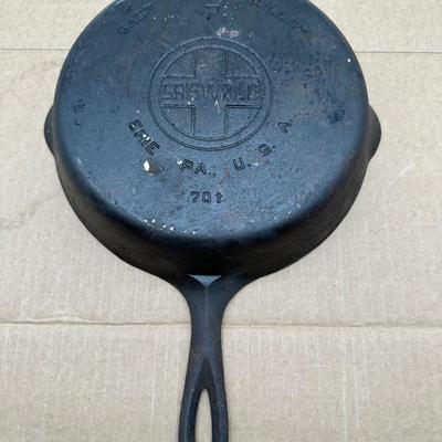 Vintage Griswold Cast Iron Skillet #7 – Large Block Logo – Erie, PA – No. 701