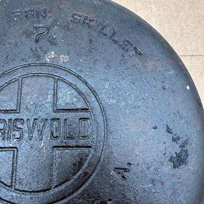 Vintage Griswold Cast Iron Skillet #7 – Large Block Logo – Erie, PA – No. 701
