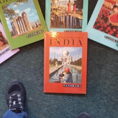 Sale Photo Thumbnail #33: Read to you by famous people of the time including the Iconic Vincent Price. All books have Albums & slides. Fun step back in time before books on tape.