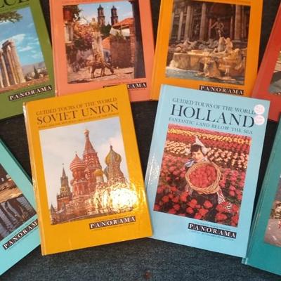 Sale Photo Thumbnail #34: Read to you by famous people of the time including the Iconic Vincent Price. All books have Albums & slides. Fun step back in time before books on tape.