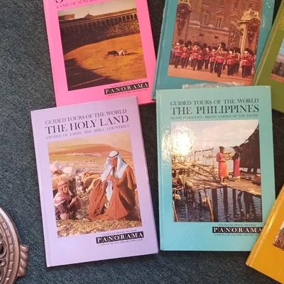 Sale Photo Thumbnail #27: Read to you by famous people of the time including the Iconic Vincent Price. All books have Albums & slides. Fun step back in time before books on tape.