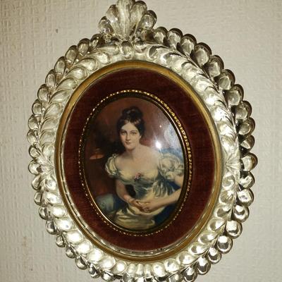 Sale Photo Thumbnail #50: Beautiful Antique Crystal Frames Cameo Collection Girls. Great Condition