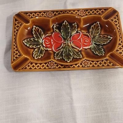 Sale Photo Thumbnail #73: Double Roses, a symbol of good times. Beautiful & in excellent condition.  Used as a trinket/Key tray in my home.