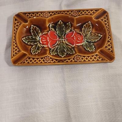 Sale Photo Thumbnail #74: Double Roses, a symbol of good times. Beautiful & in excellent condition.  Used as a trinket/Key tray in my home.