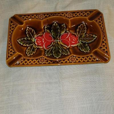 Sale Photo Thumbnail #71: Double Roses, a symbol of good times. Beautiful & in excellent condition.  Used as a trinket/Key tray in my home.