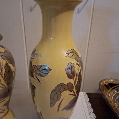 Sale Photo Thumbnail #76: Excellent condition Vase & Jar