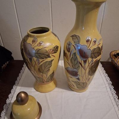 Sale Photo Thumbnail #81: Excellent condition Vase & Jar