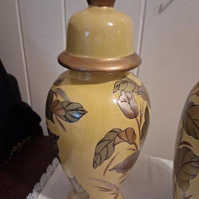 Sale Photo Thumbnail #82: Excellent condition Vase & Jar