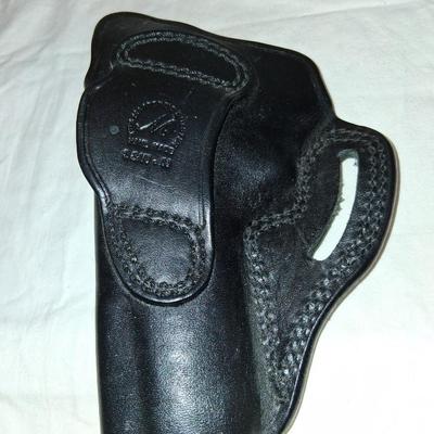 Sale Photo Thumbnail #108: Holds a revolver or small piece