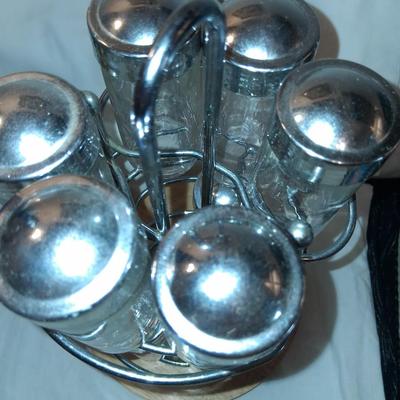 Sale Photo Thumbnail #148: Glass Jars with Metal(?) Lids. Wood & Metal & Wood rotating Holder. Great condition. Appears as if one jar is missing but there isn't.  Came with an empty slot.