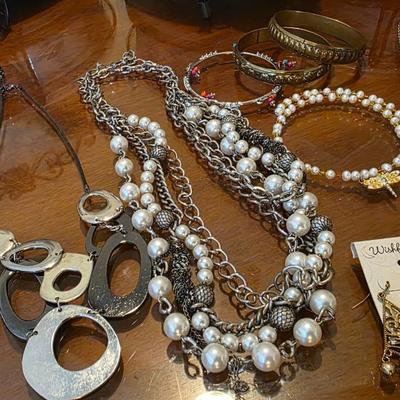Mixed Costume Jewelry Bundle – Necklaces, Bracelets, Earrings & Rings Lot