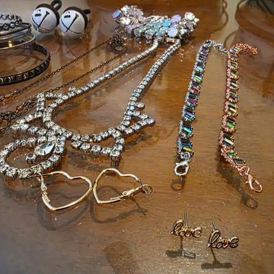 Vintage-Inspired Costume Jewelry Statement Bundle