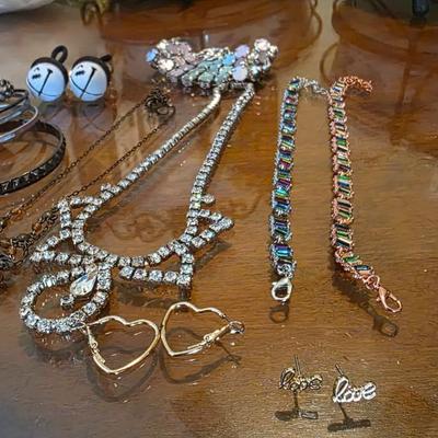 Vintage-Inspired Costume Jewelry Statement Bundle