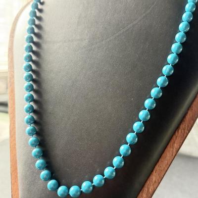Blue beaded fashion necklace