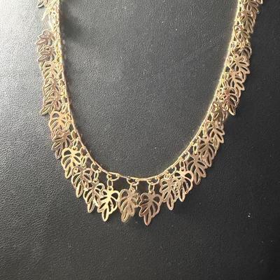 Gold tone leaf fashion necklace